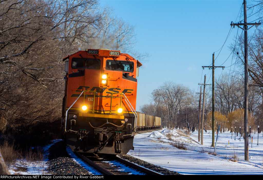 Westbound BNSF E-MHSEBM in the Snow